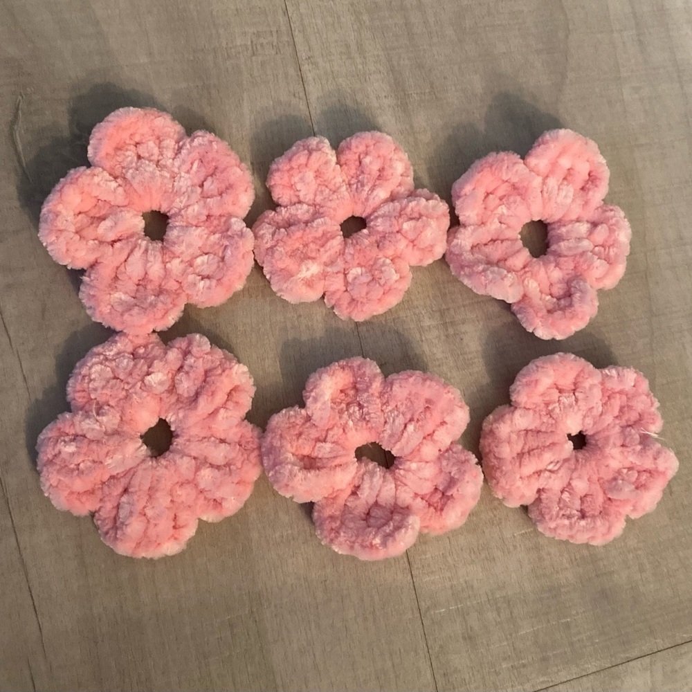 Hand crochet pink flowers for decorating